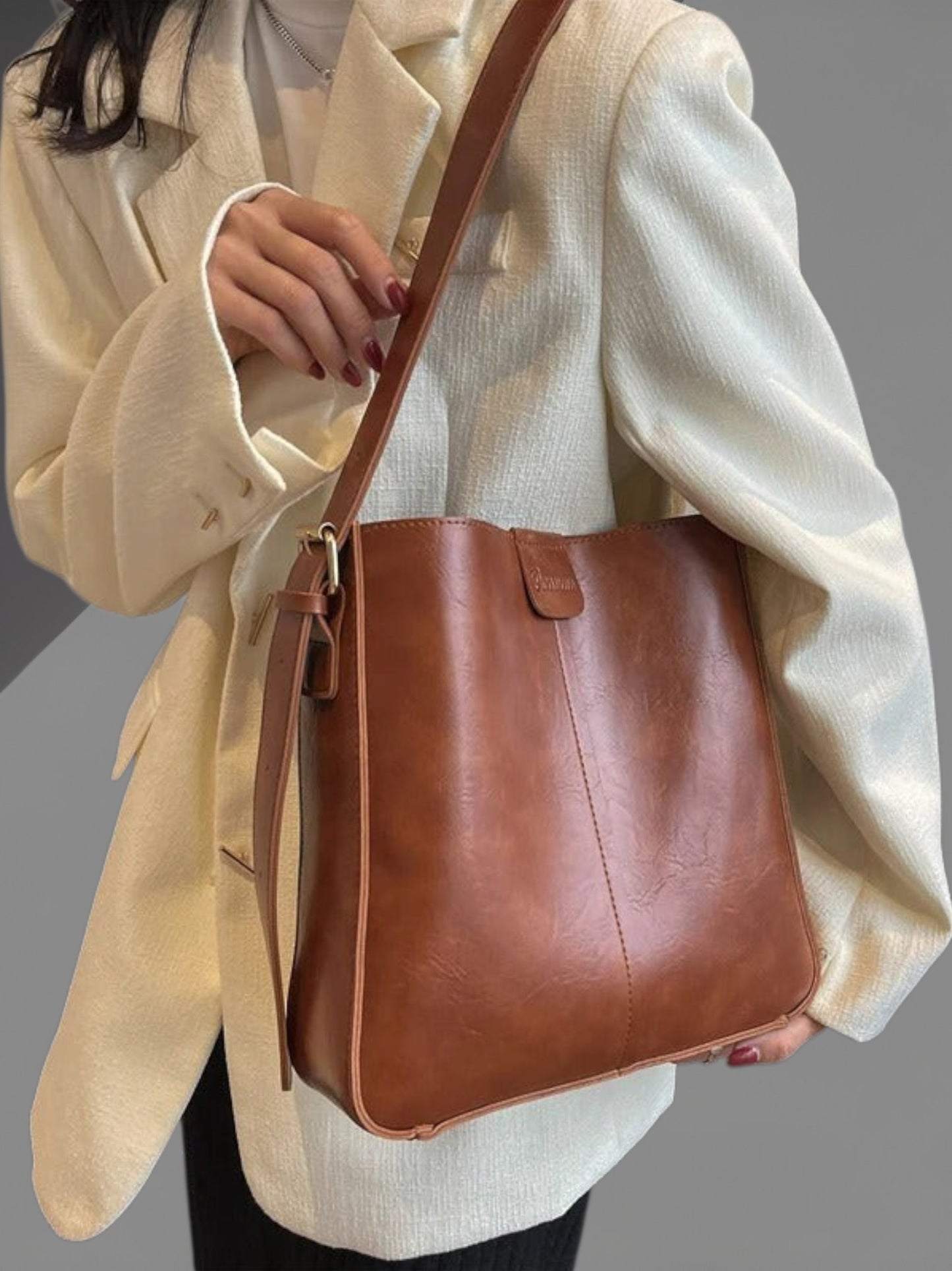 Mari | Elegant Retro Tote Bag Set in Soft Vegan Leather with Clutch | Brown 2