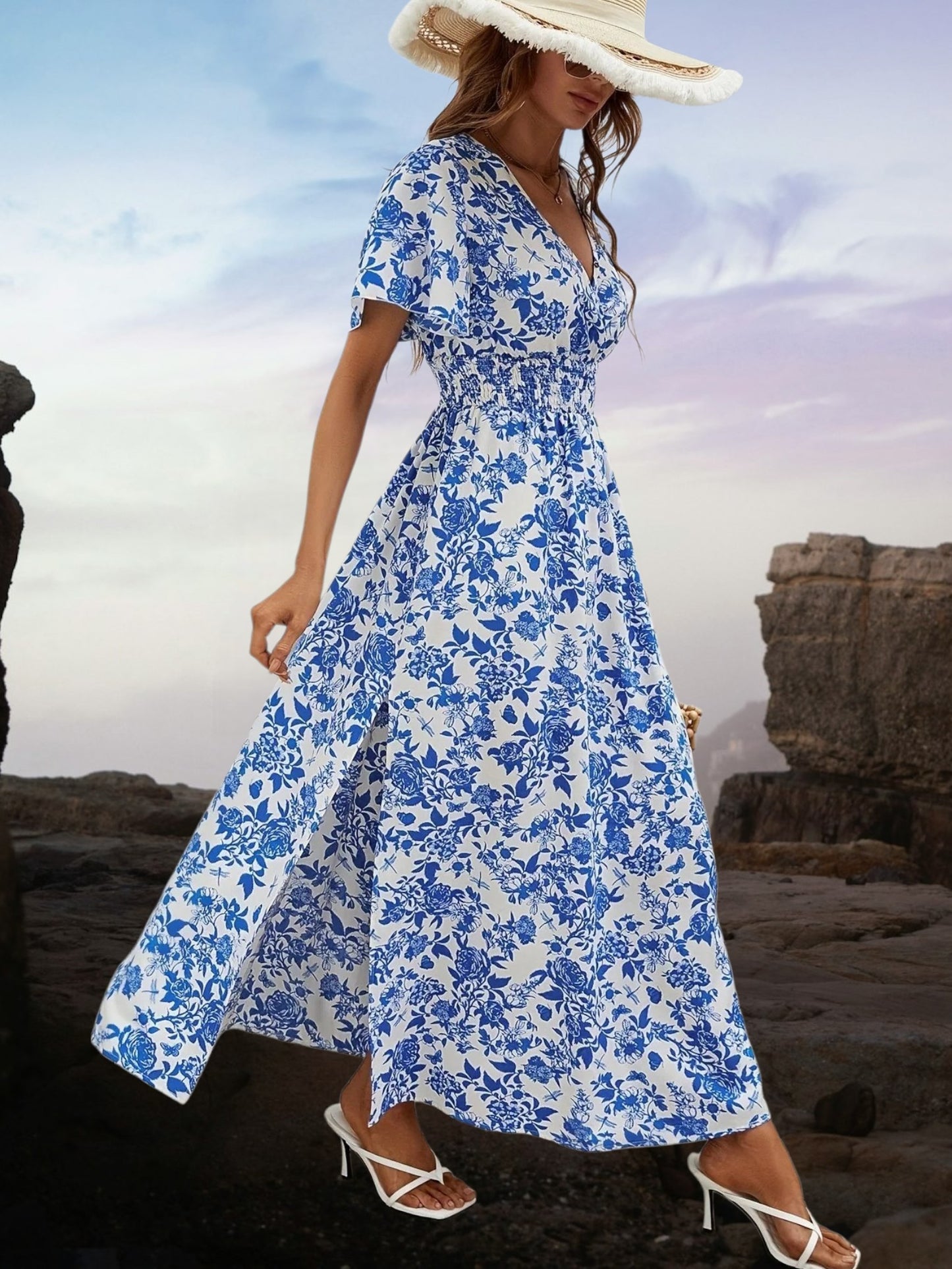 Denisse | Elegant Plus Size Summer Maxi Dress with V-Neckline and Flowing Skirt | Blue 4
