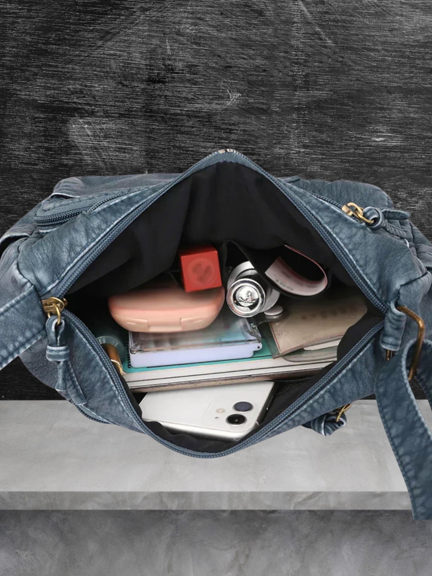 Wenna | Timeless Leather Tote Bag with Spacious Interior and Sturdy Handle | Blue 3