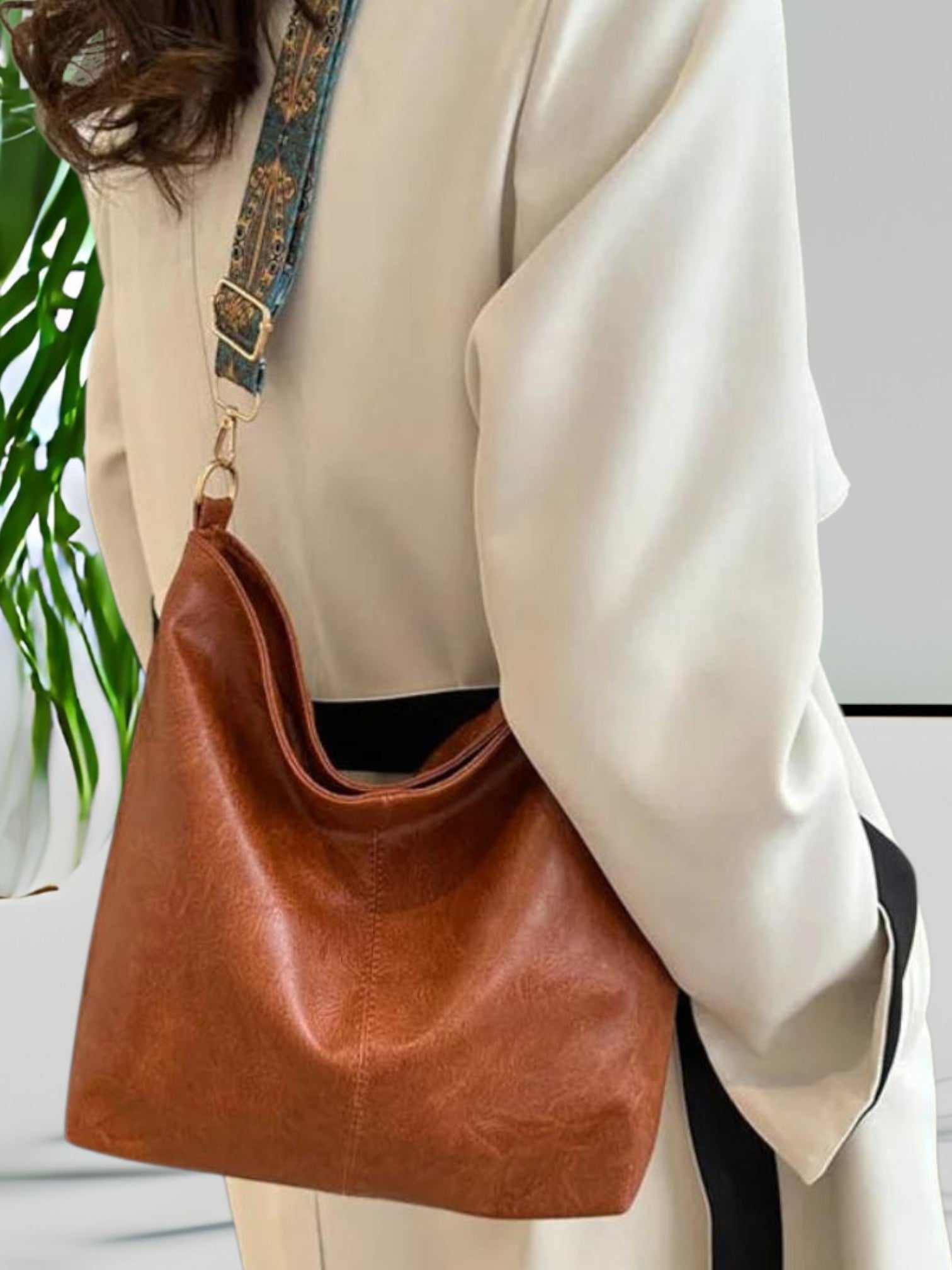 Chelsey | Vintage-Inspired Black Shoulder Bag in Premium Leather with Adjustable Strap | Brown 2