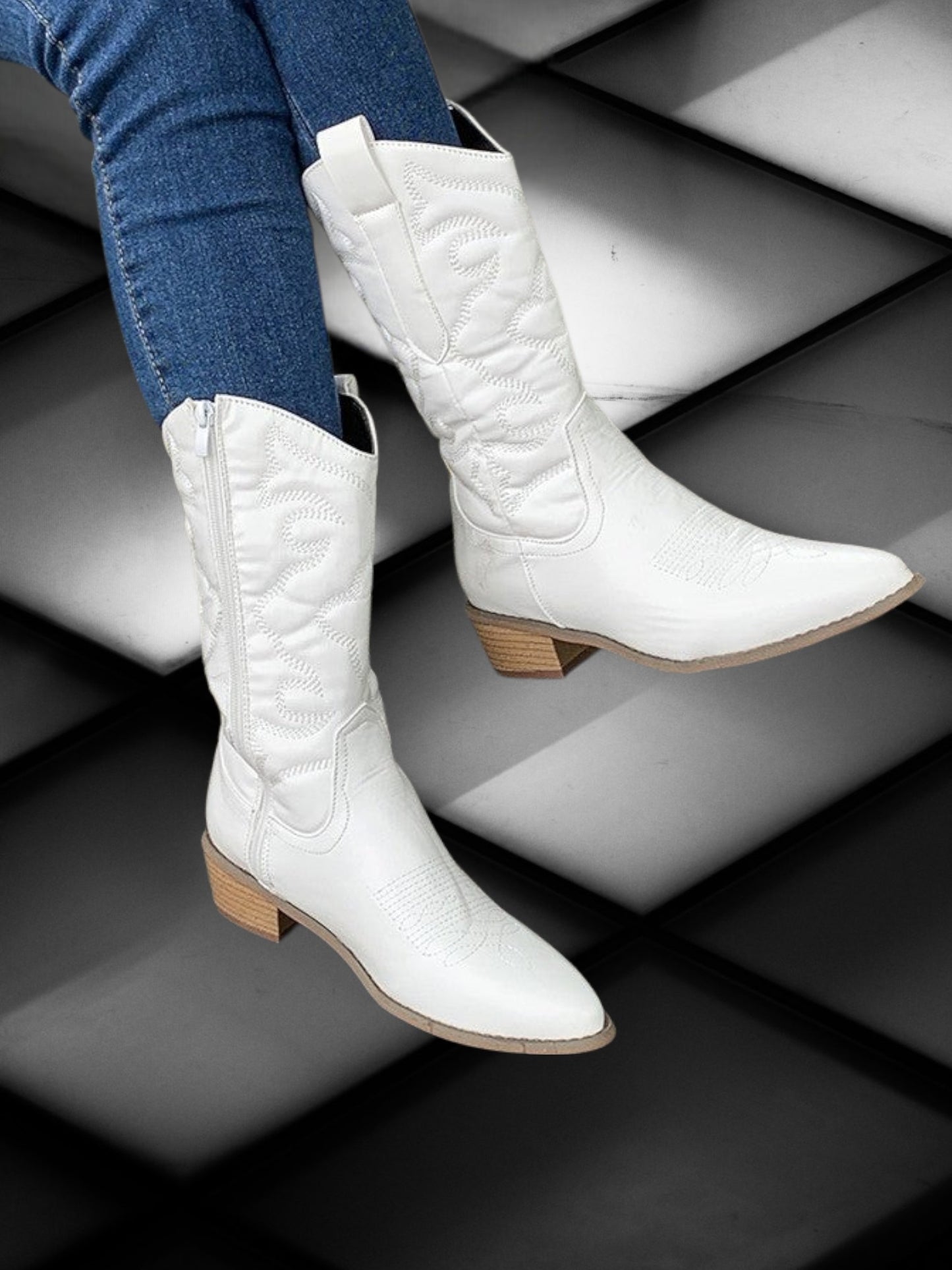 Cowgirl Boots in Synthetic Leather with Mid-Calf Height and Cushioned Insole | White