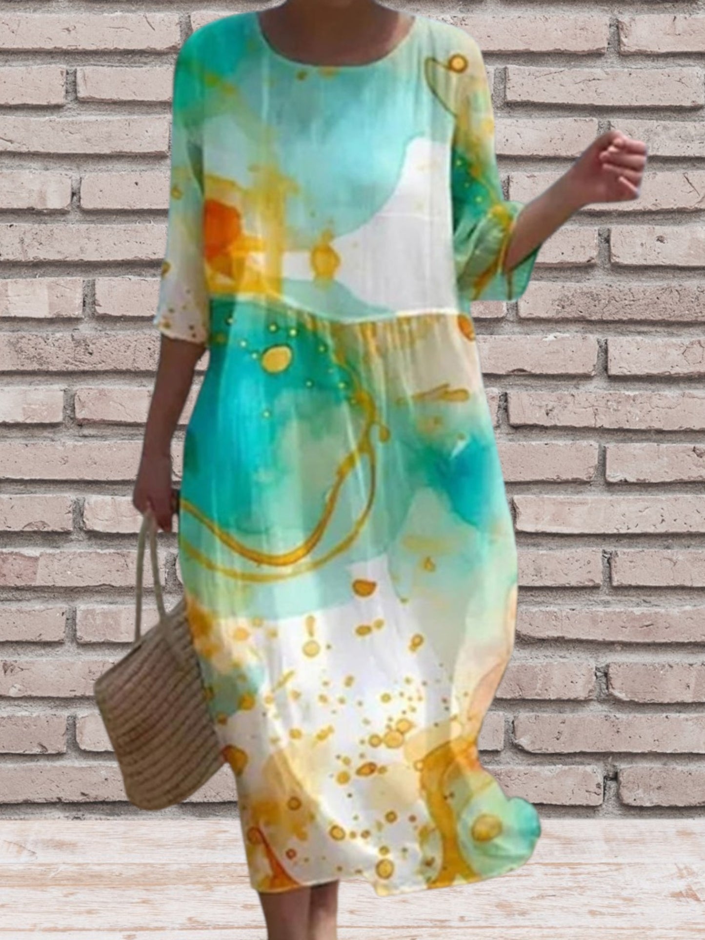 Elegant Women's Midi Dress in Lightweight Flowing Fabric with 3/4 sleeve and Floral print | green