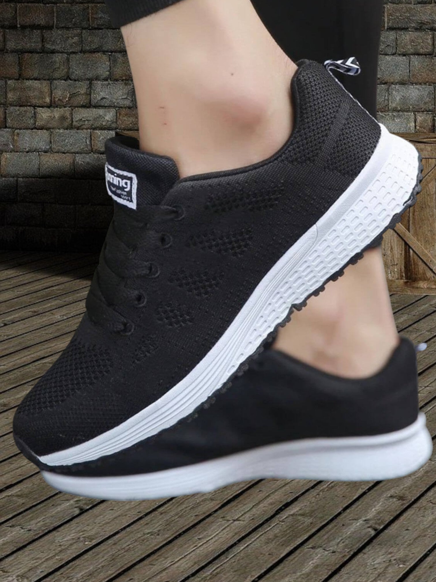 Thora | Women's Orthopedic Sneakers with Shock-Absorbing Sole for Comfort and Stability | Black 2