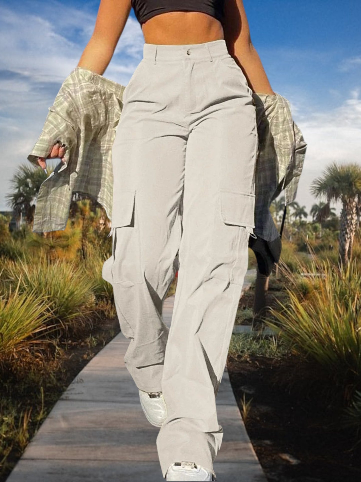 Women's High-Waist Cargo Pants with Functional Pockets | Beige