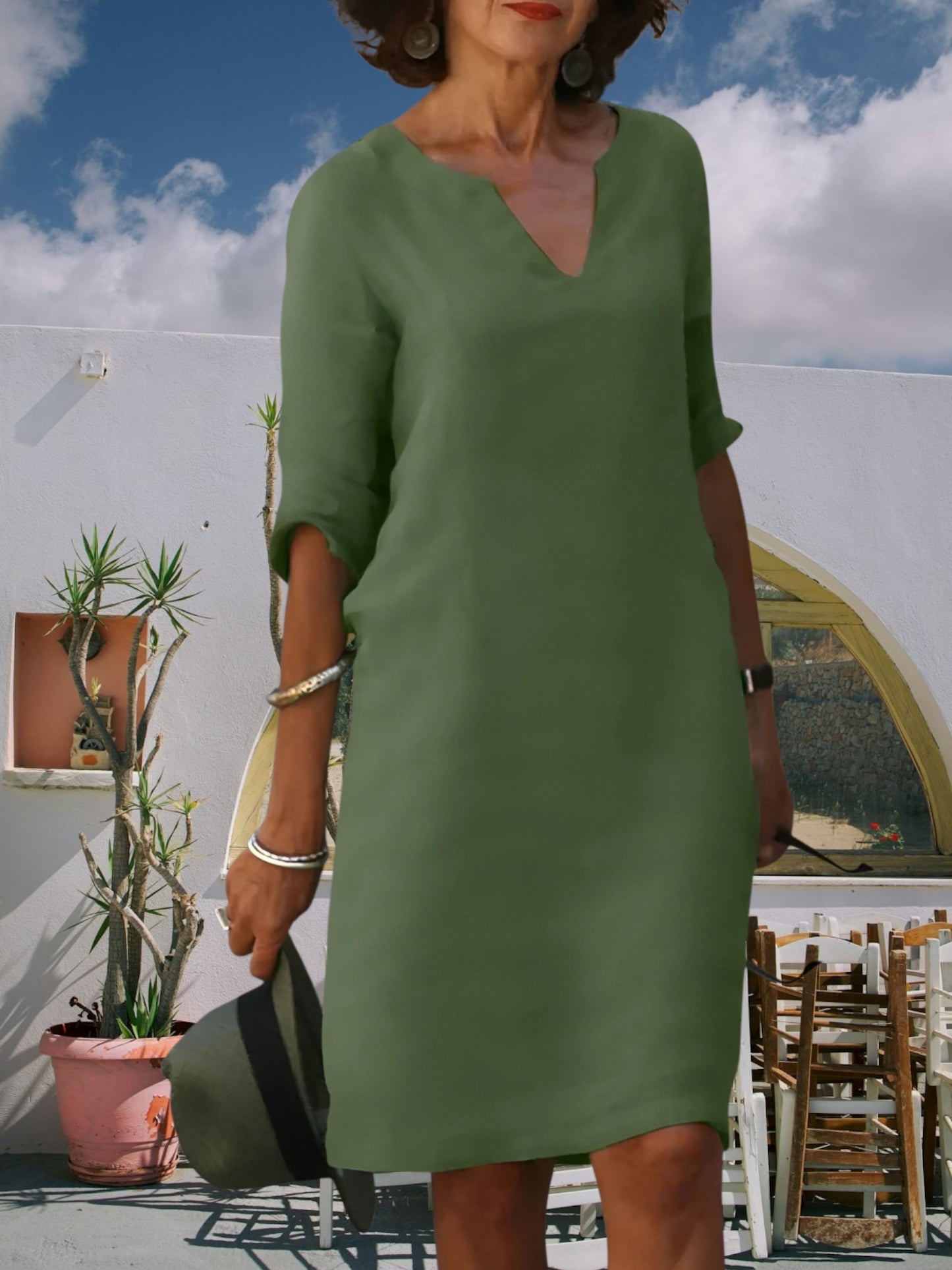 Women's Knee-Length Mini Dress with V-Neckline and 3/4 Sleeves | Dark Green