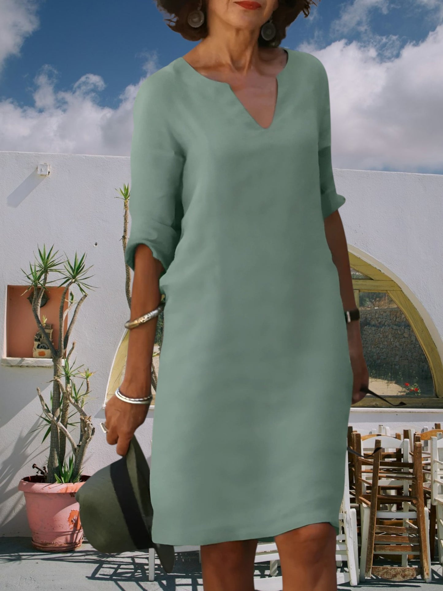 Women's Knee-Length Mini Dress with V-Neckline and 3/4 Sleeves | Light Green